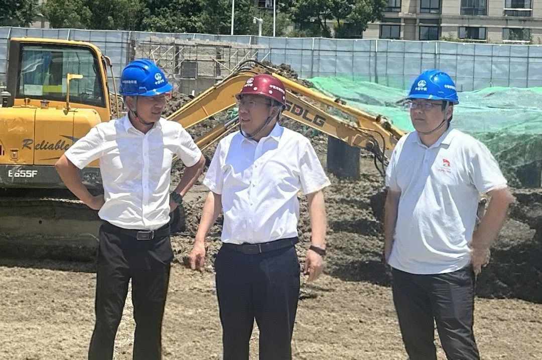 公司黨委書記、董事長李明華到蘇州清樹灣項目檢查指導(dǎo)工作.jpg