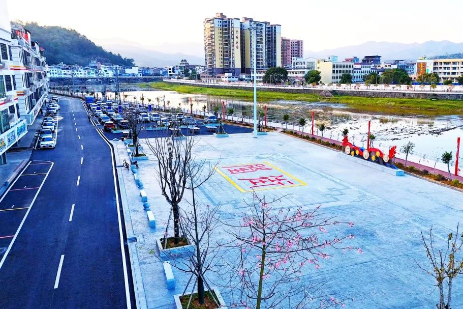 1752462205149189.jpg 連平縣隆街鎮(zhèn)典型鎮(zhèn)建設項目順利通過竣工驗收.jpg