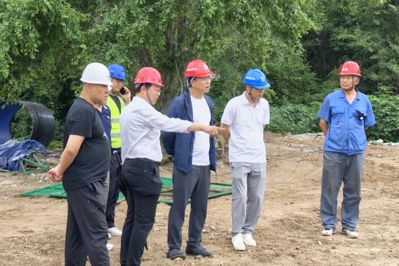 1752482317197211.jpg 沈陽水務集團副總經(jīng)理王金鵬到沈陽市西部區(qū)域近期(遼中區(qū))供水工程轉(zhuǎn)輸泵站檢查指導工作.jpg